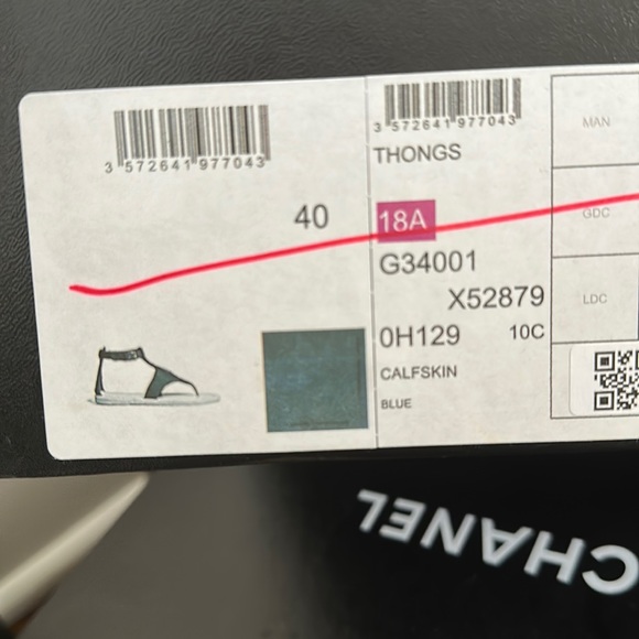 Chanel Navy Suede Thongs With Pearl Interlocking CC Size 40 - Picture 11 of 14